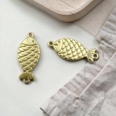 Connettore pesce piatto in zama oro opaco 7.5 x 17 mm 1pz Gioie d'Oriente
