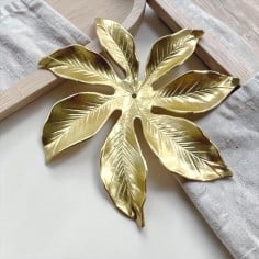 Ciondolo a forma di Fiore asimmetrico in Zama oro opaco 55mm 1pz | Gioie d'Oriente