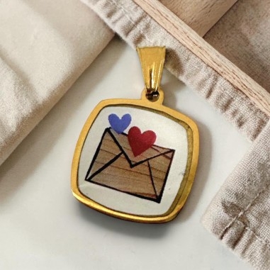 Ciondolo quadrato con stampa di Lettera in Acciaio dorato 18mm 1pz | GDO