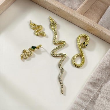 Ciondolo serpente in ottone oro con strass bianchi 1pz vari modelli Gioie d'Oriente