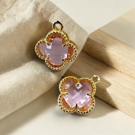 Ciondolo Quadrifoglio in cristallo rosa con base in ottone oro 17x18mm 1pz | GDO