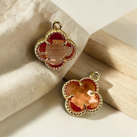Ciondolo Quadrifoglio in cristallo rosa antico con base in ottone oro 17x18mm 1pz | GDO