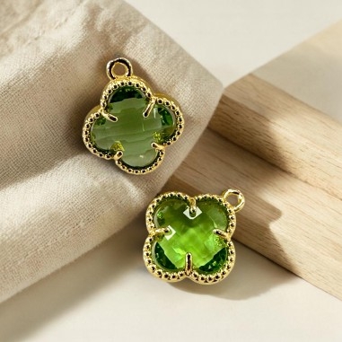Ciondolo Quadrifoglio in cristallo verde chiaro con base in ottone oro 17x18mm 1pz | GDO