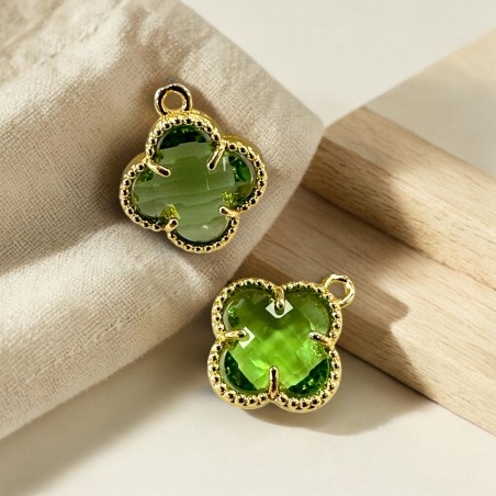 Ciondolo Quadrifoglio in cristallo verde chiaro con base in ottone oro 17x18mm 1pz | GDO