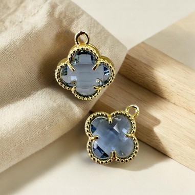 Ciondolo Quadrifoglio in cristallo celeste chiaro con base in ottone oro 12x14mm 1pz | GDO