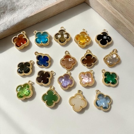 Ciondolo Quadrifoglio in cristallo con base in ottone oro 12x14mm 1pz - Vari colori | GDO