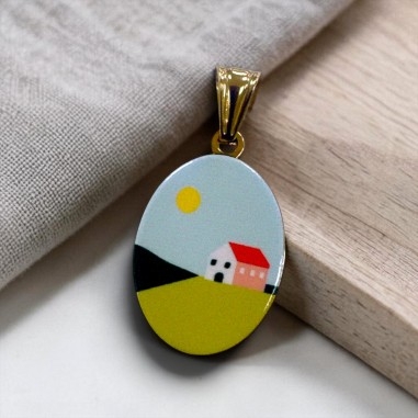 Ciondolo ovale con illustrazione di Paesaggio con casetta in Acciaio dorato 15x23mm 1pz | GDO