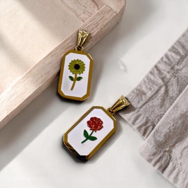 Ciondolo rettangolare con fiore smaltato in Acciaio dorato 12x23mm 1pz - Due modelli | GDO
