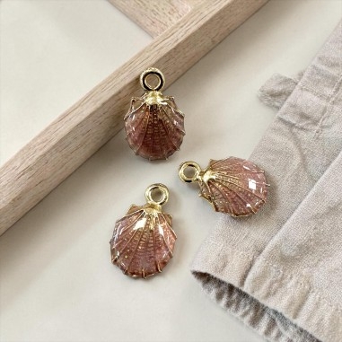 Ciondolo Conchiglia smaltata rosa con base oro in ottone 18x13mm 2pz | GDO