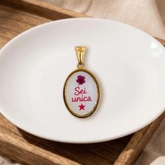Ciondolo ovale con scritta "Sei unica" in Acciaio dorato 15x23mm 1pz | GDO