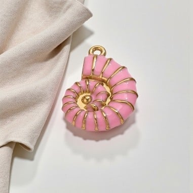 Ciondolo a forma di Conchiglia smaltata Rosa in Acciaio dorato 15x21mm | GDO