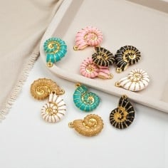 Ciondolo a forma di Conchiglia smaltata in Acciaio dorato 15x21mm 1pz - Vari colori | GDO