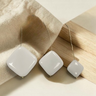 Pietra dura Agata bianca quadrata piatta liscia con foro diagonale 1pz - Tre misure | GDO