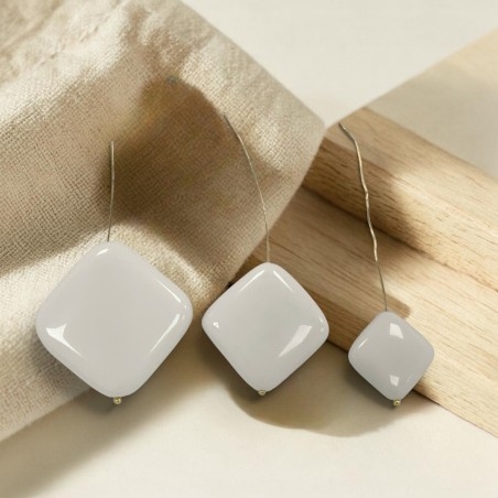 Pietra dura Agata bianca quadrata piatta liscia con foro diagonale 1pz - Tre misure | GDO