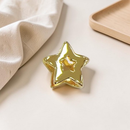 Distanziatore Lettera iniziale bombata in ottone dorato 15x20mm vuoto all'interno foro 3.5x14mm 1pz - Stella | GDO