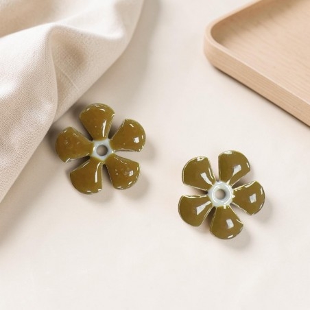 Ciondolo Fiore smaltato beige in ottone con foro centrale 12mm 1pz | GDO