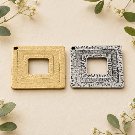 Ciondolo quadrato forato in zama oro e argento 24 x 25 mm 2pz Gioie d'Oriente
