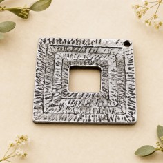 Ciondolo quadrato a righe in zama argento 30 mm 1pz Gioie d'Oriente