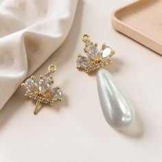 Ciondolo Corona con strass in ottone dorato con perno 1pz - Due modelli | GDO 2
