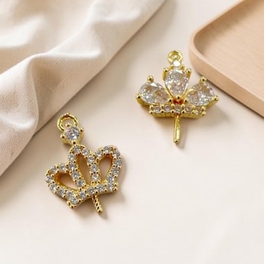 Ciondolo Corona con strass in ottone dorato con perno 1pz - Due modelli | GDO