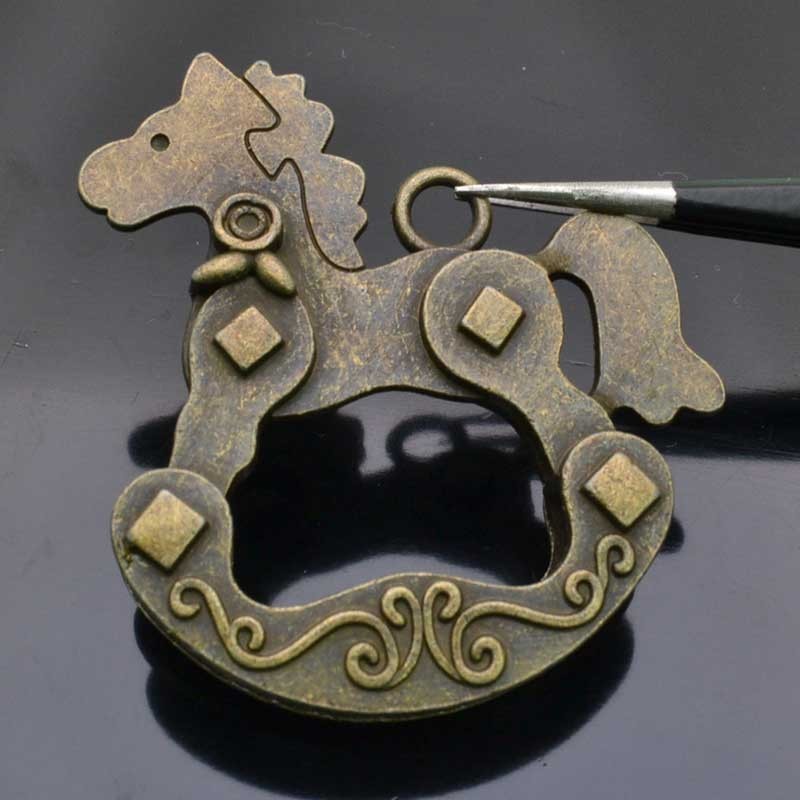 ciondolo forma di cavallo a dondolo bronzo pendente cavallo 50x55 mm per bigiotteria